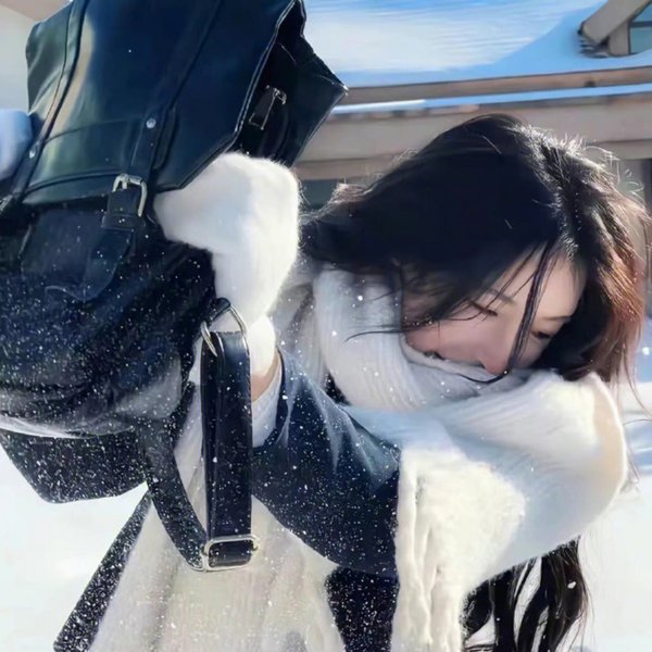 鱼跃在花见